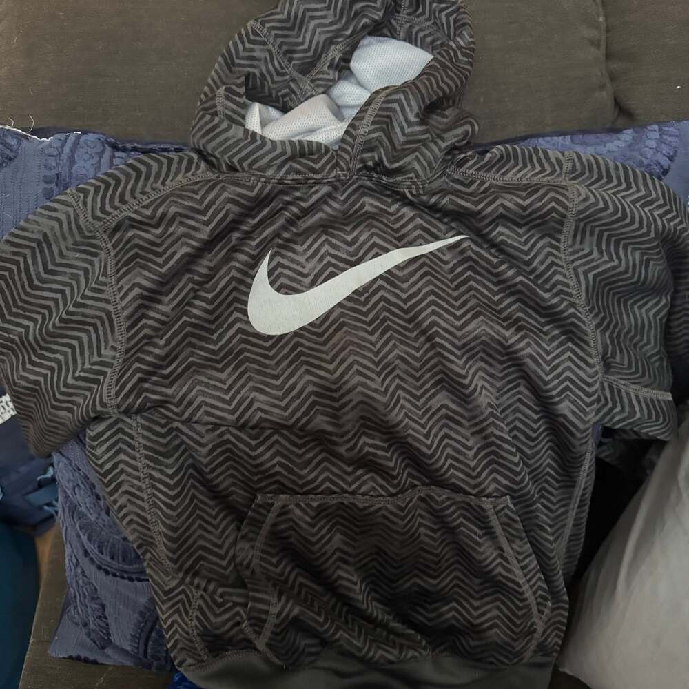 Nike Therma-fit Hoodie Black/Gray Chevron Youth Size M